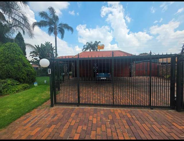 4 BEDROOM HOUSE FOR SALE IN SUNWARD PARK